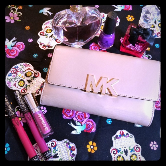 Michael Kors Handbags - MK Florence wallet Michael Kors Handbags - MK Florence wallet
